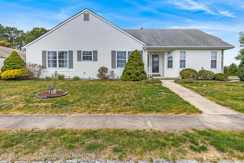 91 Portsmouth Dr, Toms River, NJ 08757