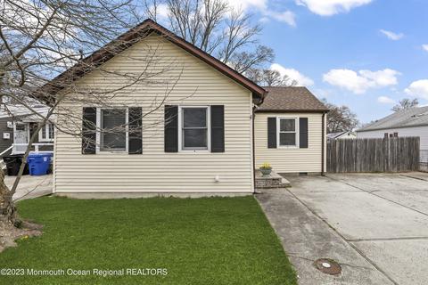 19 Neptune Pl, North Middletown, NJ 07748