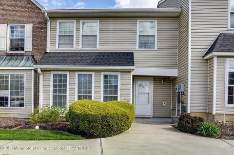 273 Stratford Pl, Morganville, NJ 07751