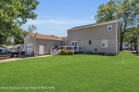 2012 Windsor Ave, Toms River, NJ 08753