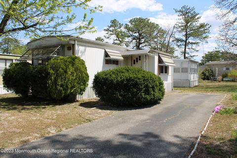 9 Squirrel Ct, Whiting, NJ 08759