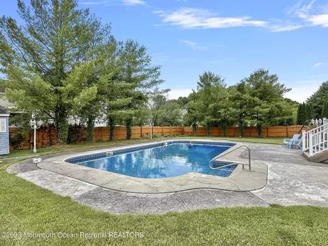 32 Lancaster Way, Jackson, NJ 08527