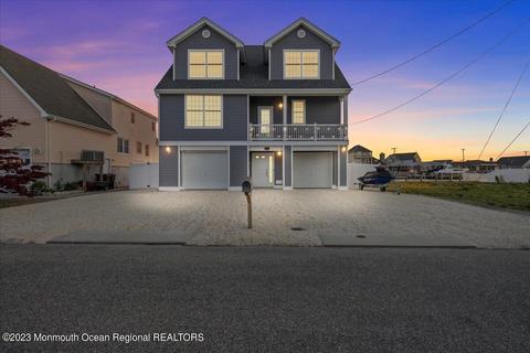 47 Woodhaven Rd, Toms River, NJ 08753
