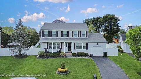45 Davids Ln, Howell, NJ 07731