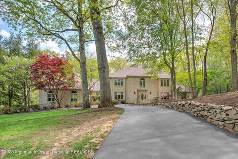 12 Country Club Ln, Marlboro, NJ 07746