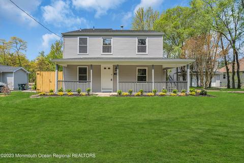 260 W Farms Rd, Farmingdale, NJ 07727