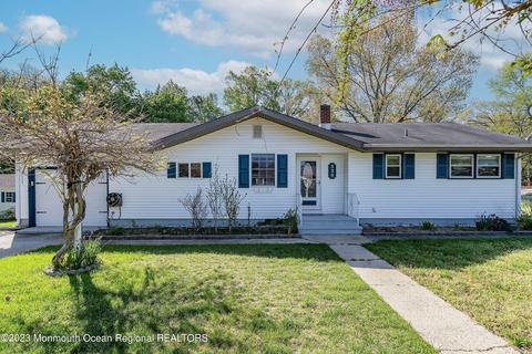 330 Sunflower Dr, Browns Mills, NJ 08015