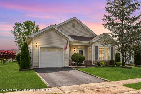 38 Kirkby Ln, Manchester, NJ 08759