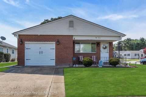 57 Vail St, Toms River, NJ 08757