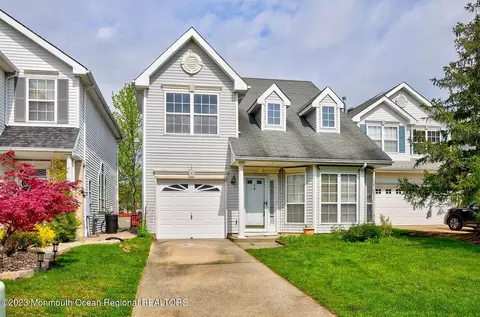 5 Tall Oaks Ct, Old Bridge, NJ 08857