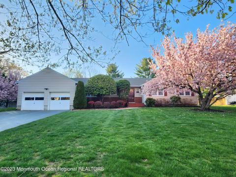 11 Woods Rd, Freehold, NJ 07728