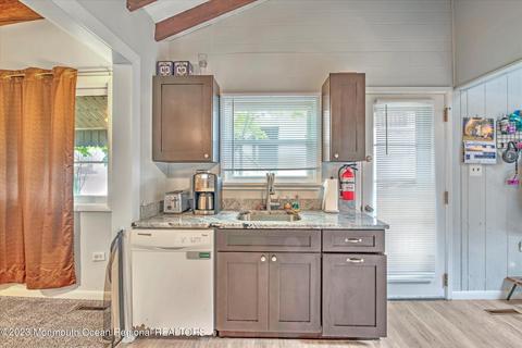 524 E Bayview Ave, Ocean Gate, NJ 08740 photo 9