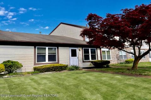 264 Greenwood Loop Rd, Brick, NJ 08724