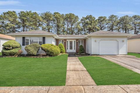 98 Pulaski Blvd, Toms River, NJ 08757