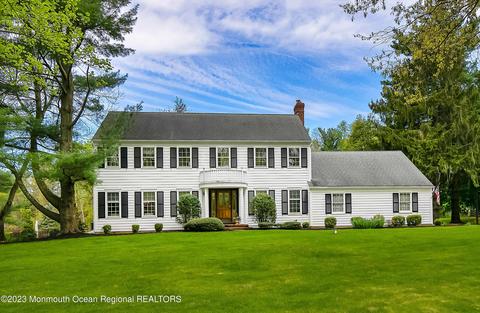 17 Carriage Hill Dr, Colts Neck, NJ 07722