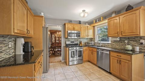 5 Sutton Ct, Matawan, NJ 07747 photo 8