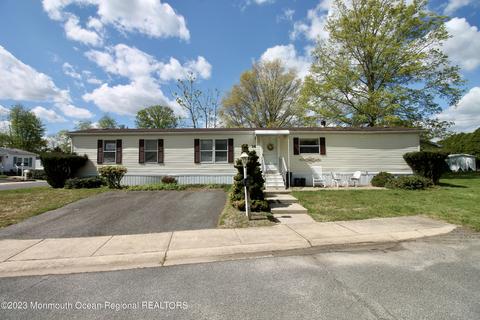 36 Brookside Way, Freehold, NJ 07728