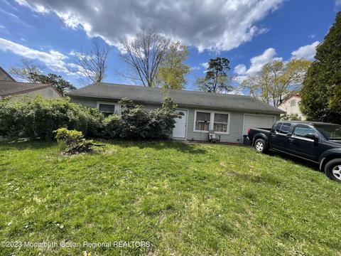 16 Tiller Dr, Barnegat, NJ 08005