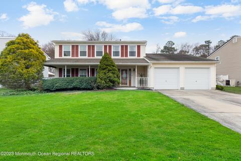 15 Aqueduct Pl, Howell, NJ 07731