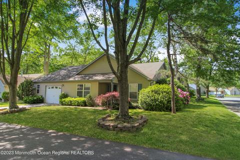 172 Morning Glory Ln, Whiting, NJ 08759