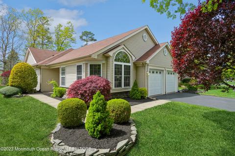 69 Foxwood Rd, Lakewood, NJ 08701