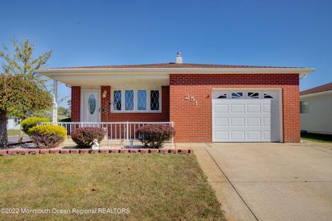 251 Bonaire Dr, Toms River, NJ 08757