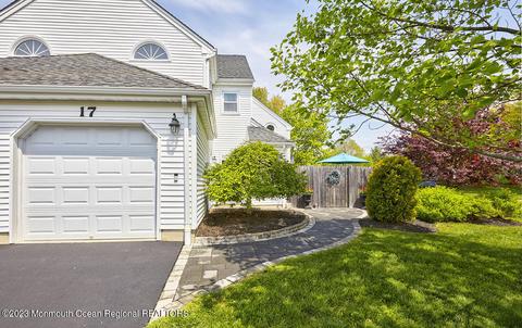 17 Lazarus Dr, Freehold, NJ 07728