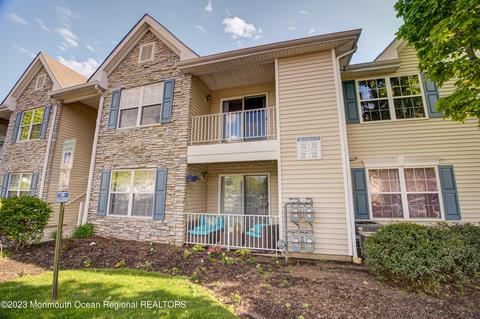 522 Wedgewood Cir, Belford, NJ 07718