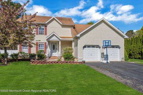 7 Isabella Dr, Lakewood, NJ 08701