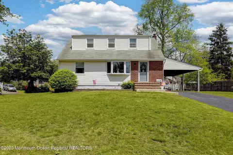 145 Coyne Pl, Belford, NJ 07718