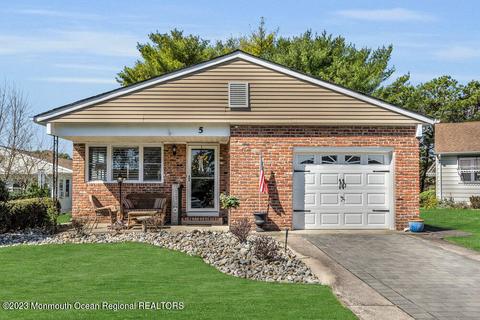 5 San Carlos Ct, Toms River, NJ 08757