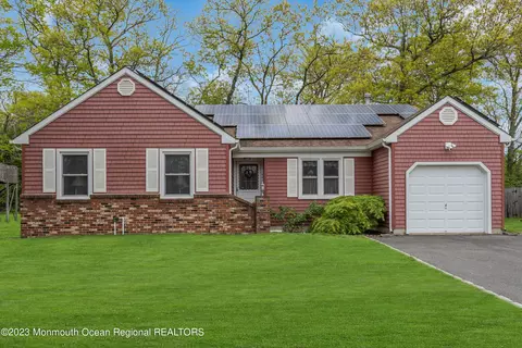 209 Doe Rd, Toms River, NJ 08753