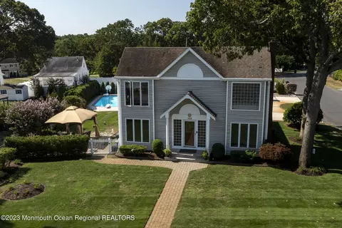 122 Riverside Dr N, Brick, NJ 08724