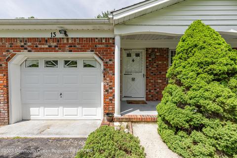 13 Basset Dr, Toms River, NJ 08757
