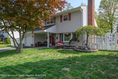 28 Sylvia Ter, Middletown, NJ 07748