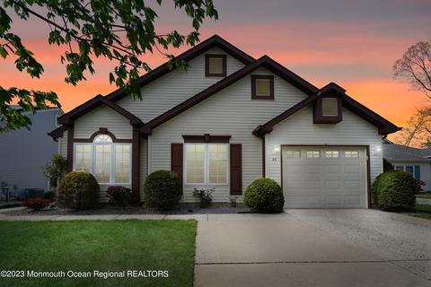 11 Brockton Sq, Jackson, NJ 08527