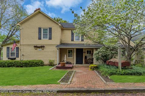 560 Winding River Ln, Brick, NJ 08724