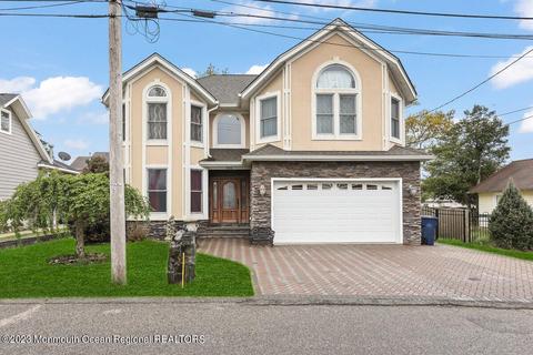 646 Compass Ave, Beachwood, NJ 08722