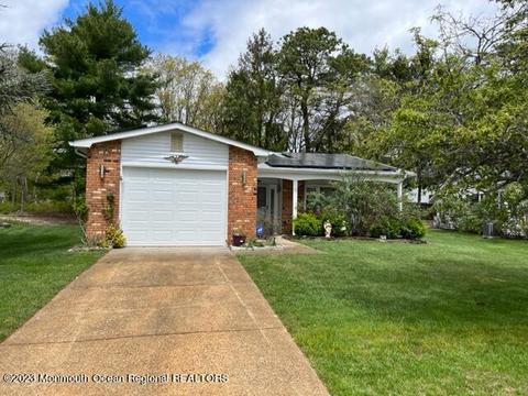 75 Courtshire Dr, Brick, NJ 08723