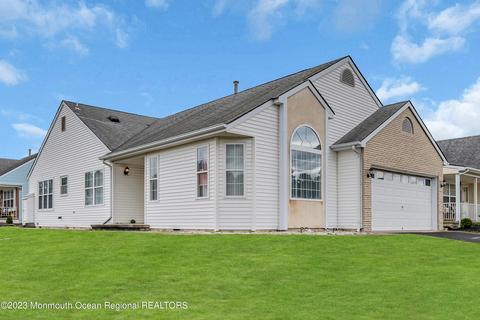 58 Stockport Dr, Toms River, NJ 08757