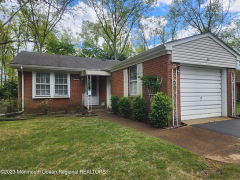 52 Bowie Dr, Whiting, NJ 08759