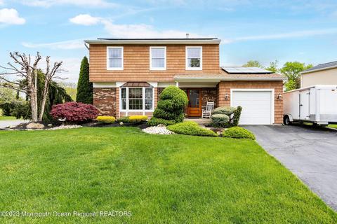 1 Hearth Ct, Howell, NJ 07731