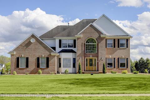 27 Outlook Ln, Freehold, NJ 07728
