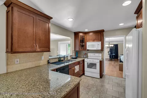 22 Brentwood Rd, Matawan, NJ 07747
