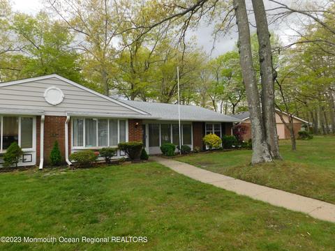 599 Lake Point Dr #B, Lakewood, NJ 08701