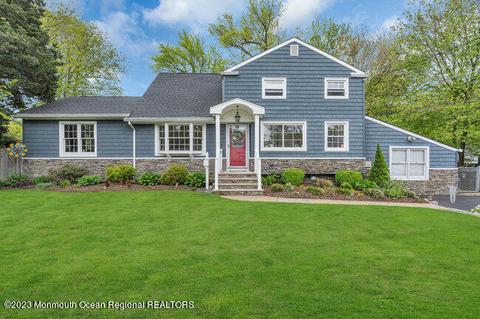 39 Maplewood Dr, Middletown, NJ 07748