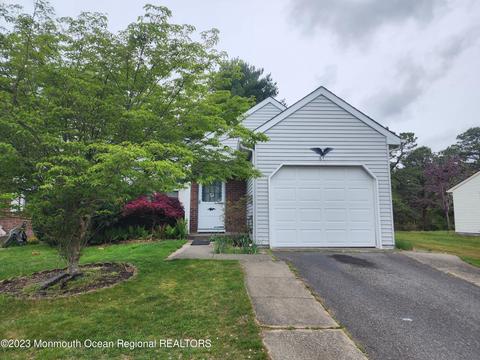 6 Brockton Ct #B, Whiting, NJ 08759