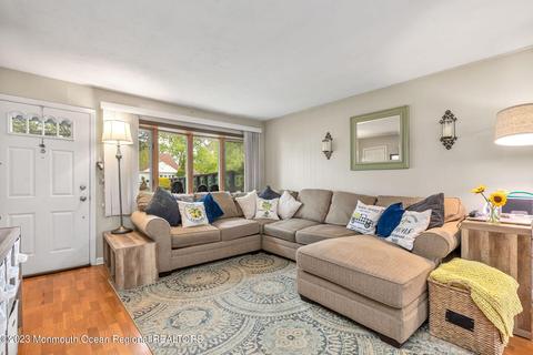 54 Appleton Dr, Hazlet, NJ 07730 photo 4