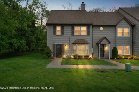 13 Heritage Ter, Jackson, NJ 08527