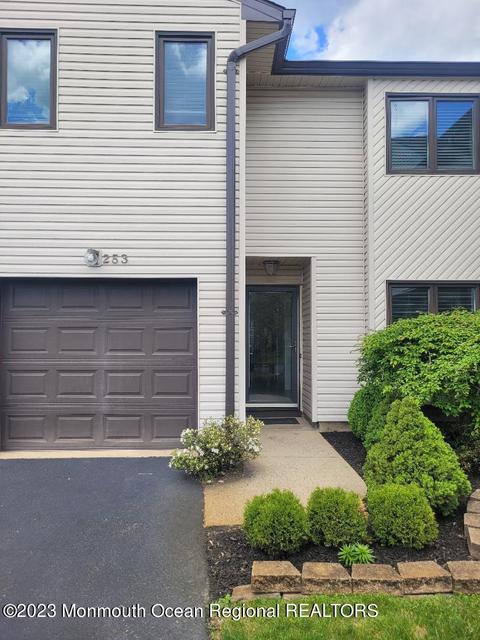 253 Plum Dr, Marlboro, NJ 07746